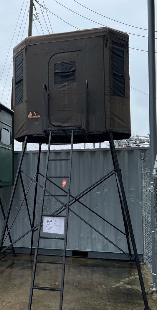 Millenium Buck Hut w/ 2 Revolution Seats & 1 Ladder Platform